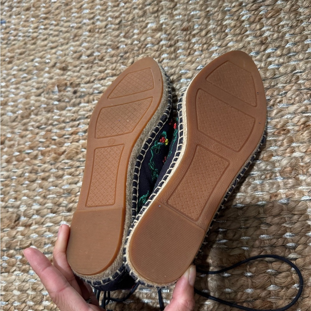 Tory Burch black embroidered espadrilles 5.5 - Picture 5 of 7